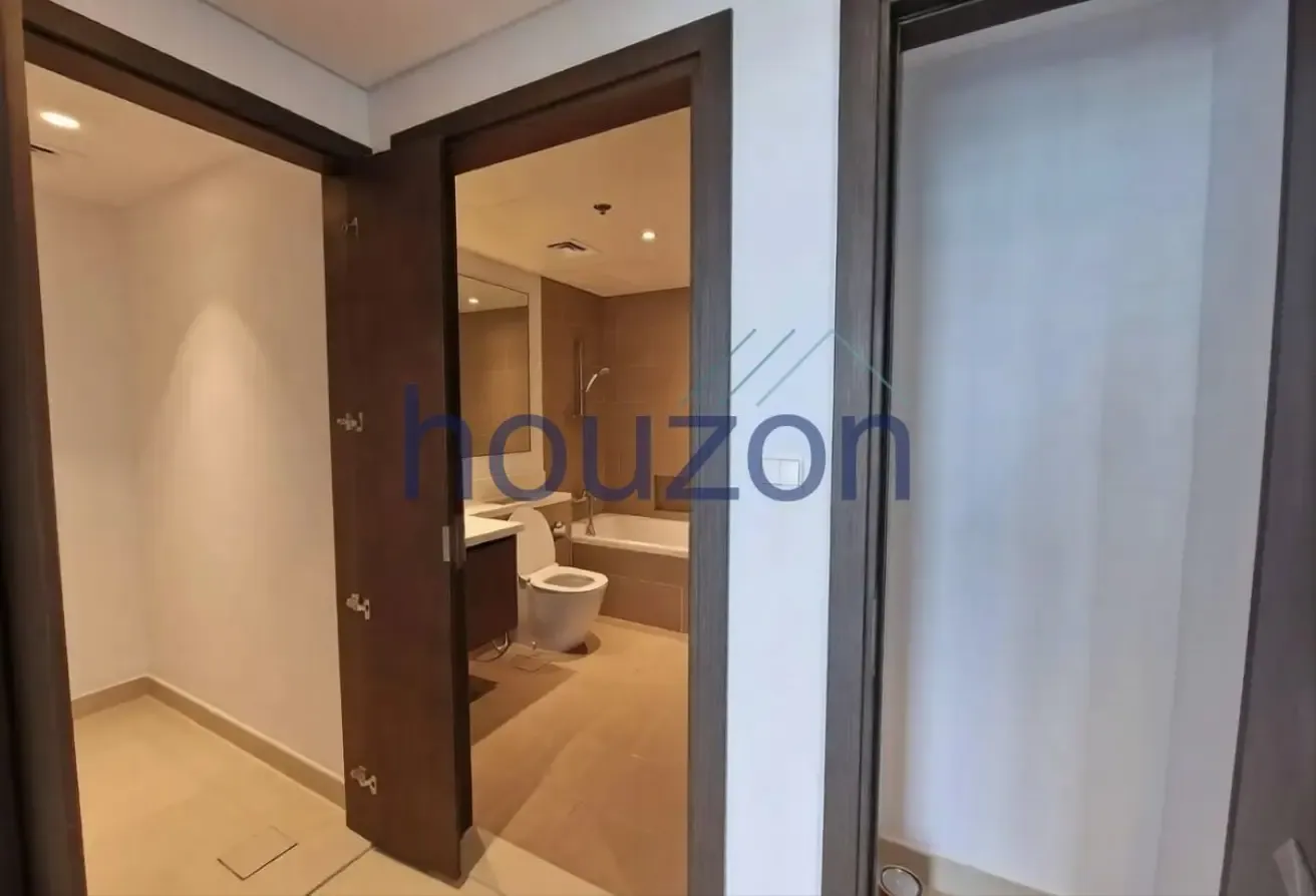 Spacious 1BR | Vacant Now | Great location