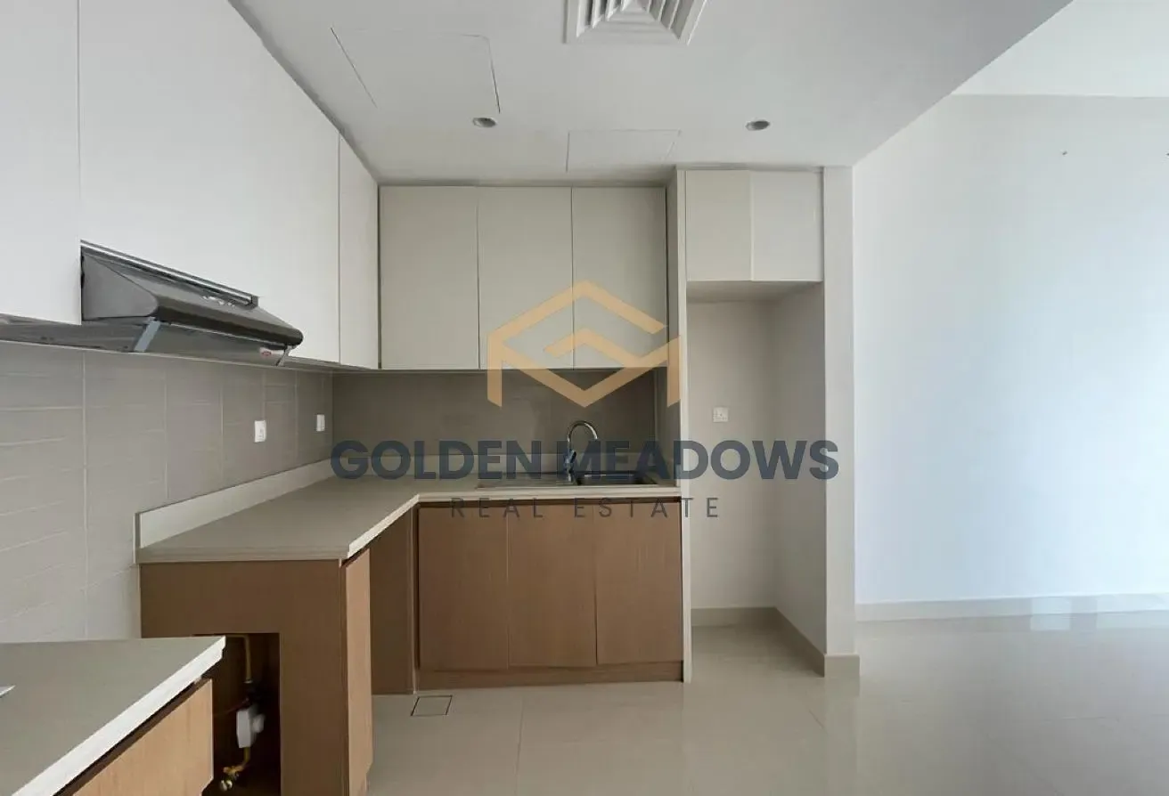 1BR | High floor | Vacant| Harbour views 2|