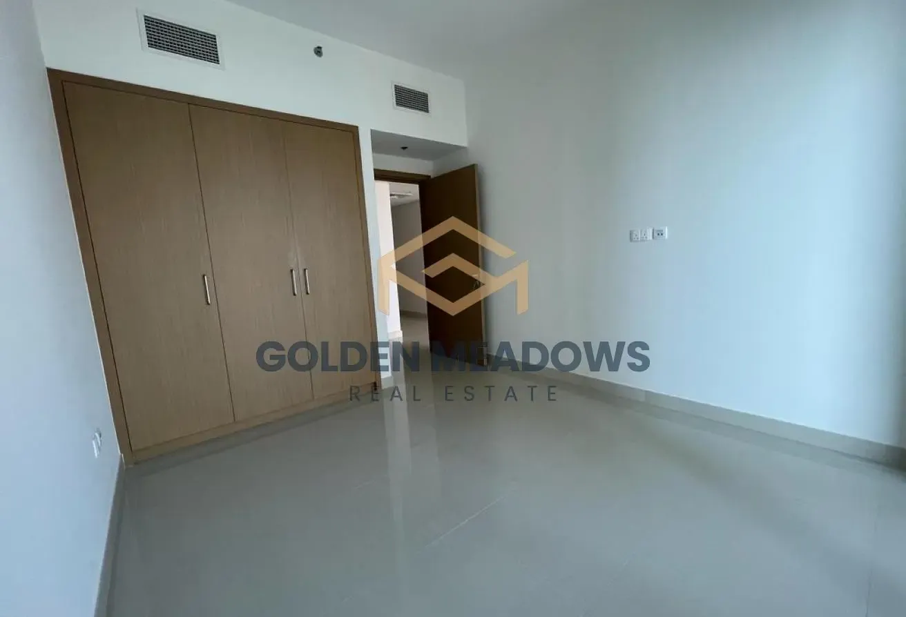 1BR | High floor | Vacant| Harbour views 2|