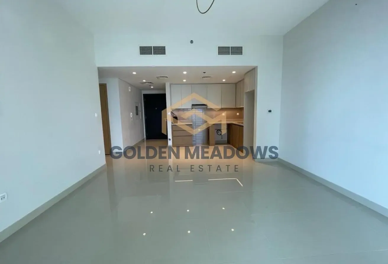 1BR | High floor | Vacant| Harbour views 2|