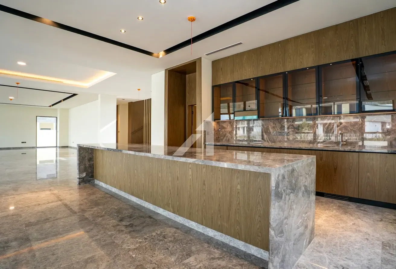 Exclusive l Brand New l Sky Terrace Villa