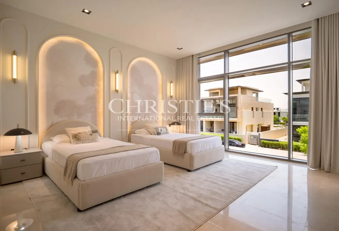 Elegant Dubai Hills Villa on the Golf Course