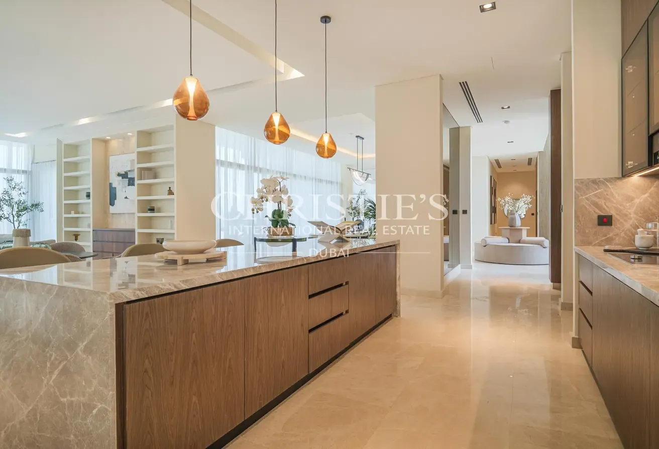 Elegant Dubai Hills Villa on the Golf Course