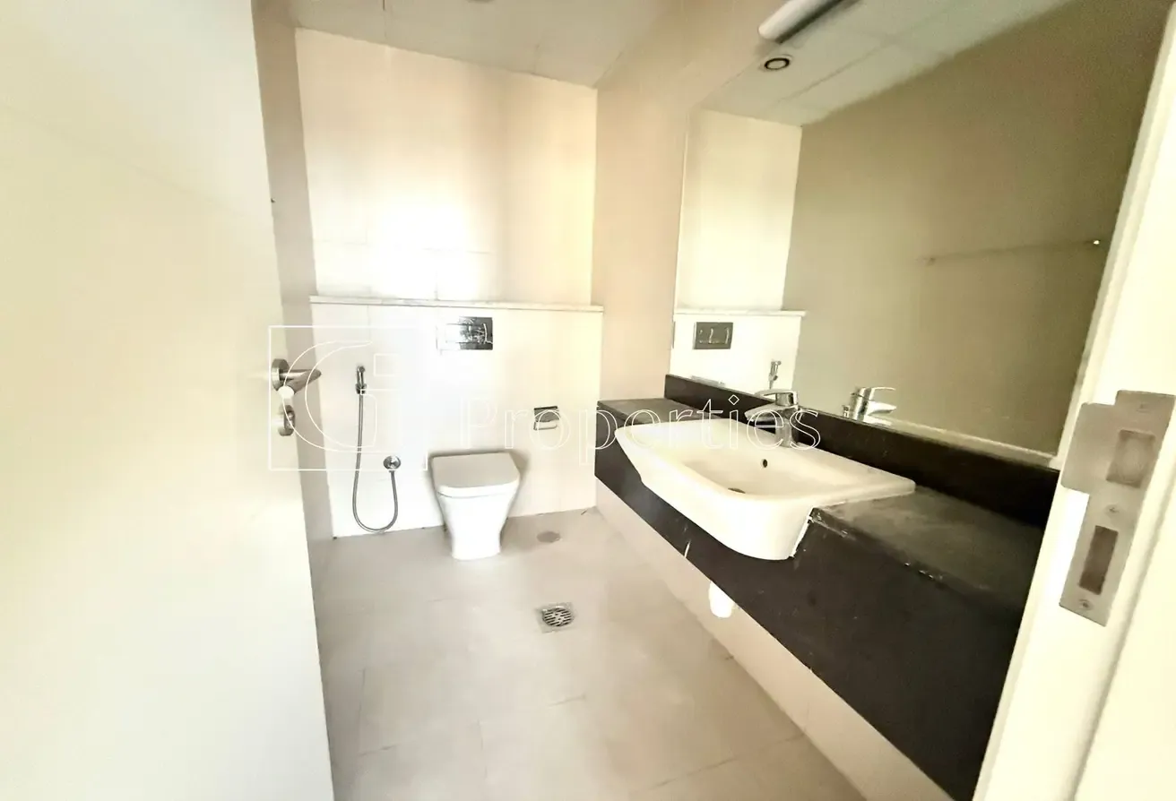 Below OP | Facing Pool View | High Floor