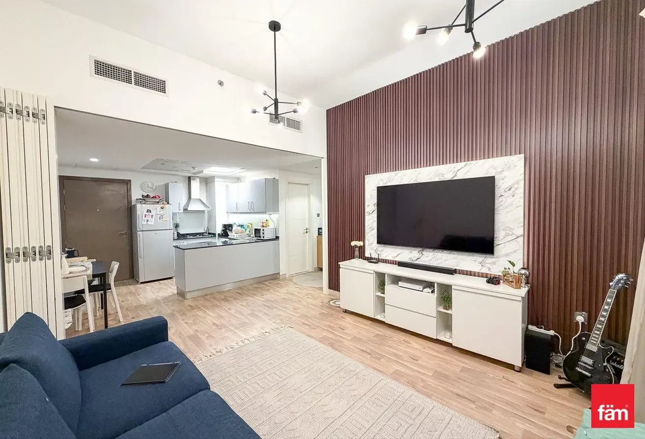 Vacant | Convertible 2 Beds | Upgraded | Furnished
