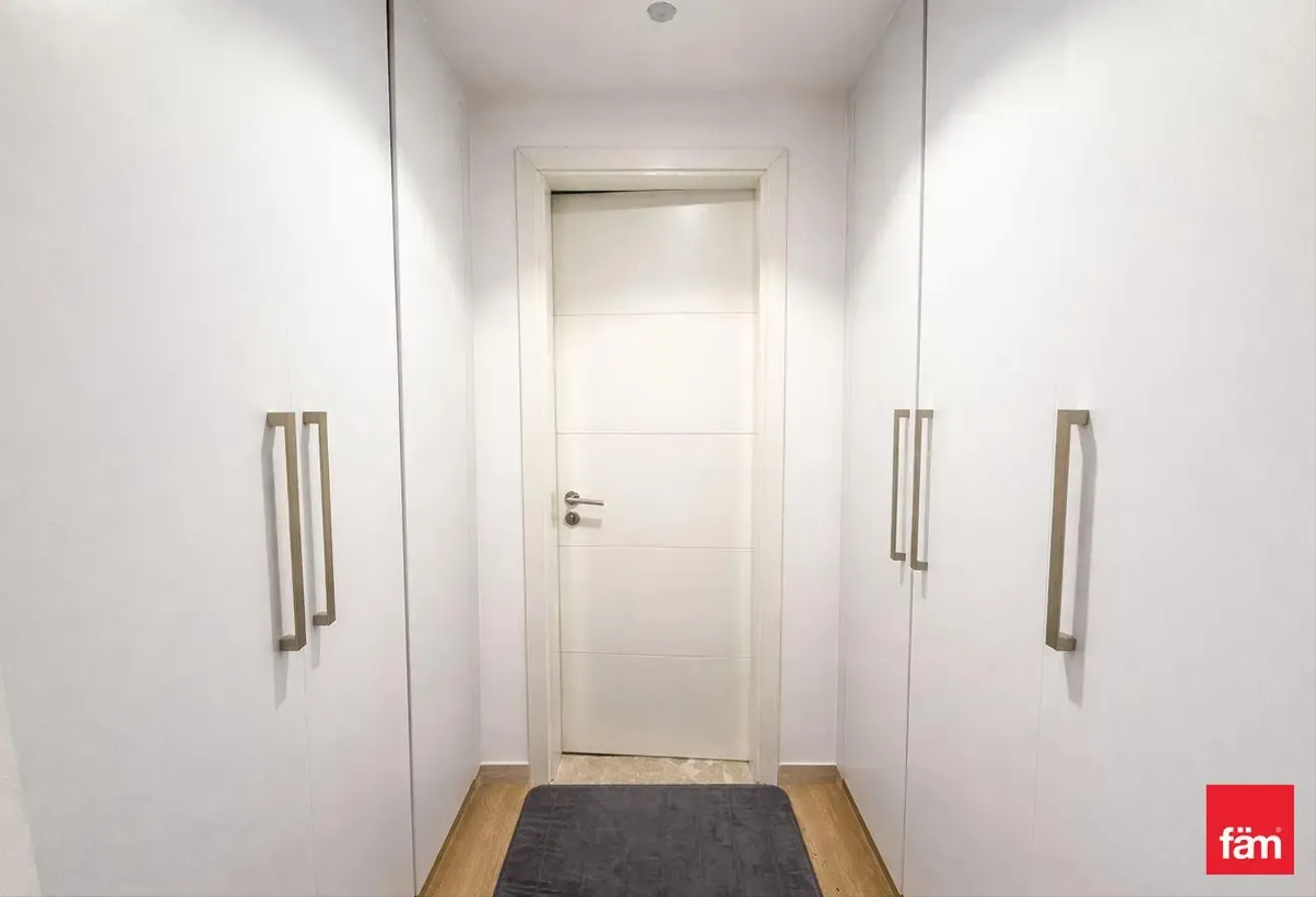 Vacant | Convertible 2 Beds | Upgraded | Furnished