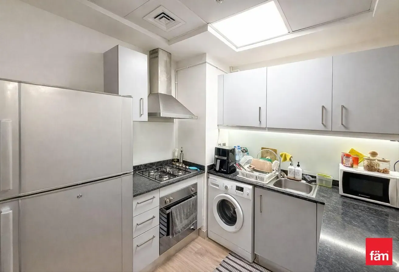 Vacant | Convertible 2 Beds | Upgraded | Furnished