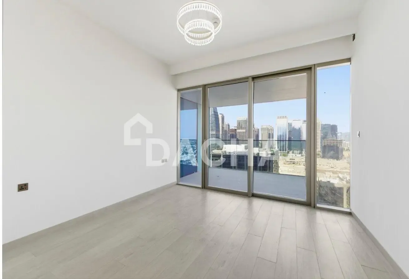 Plus Study | Brand New | Stunning Views