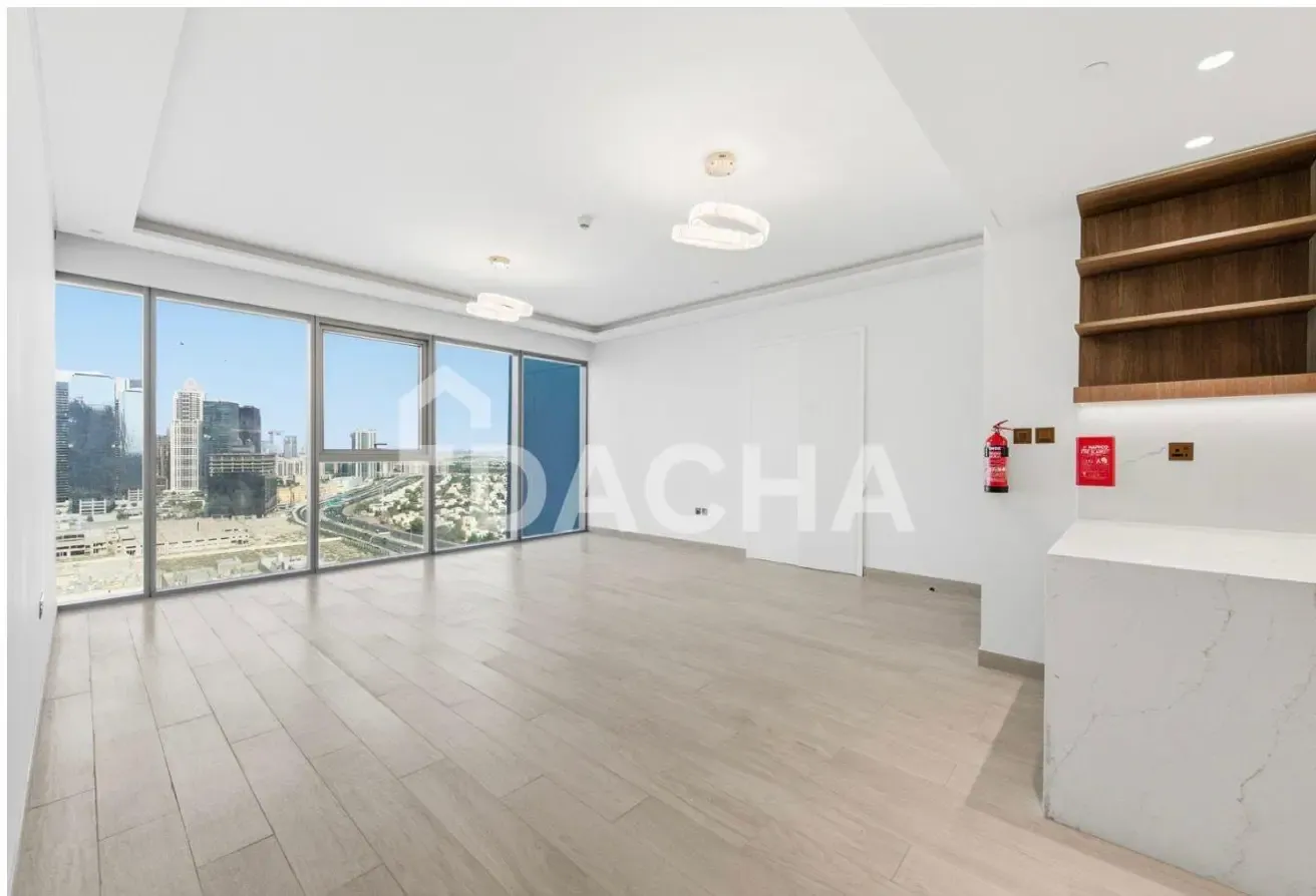 Plus Study | Brand New | Stunning Views