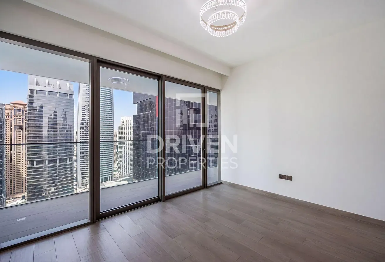 Scenic Lake View | Large Layout | High Floor