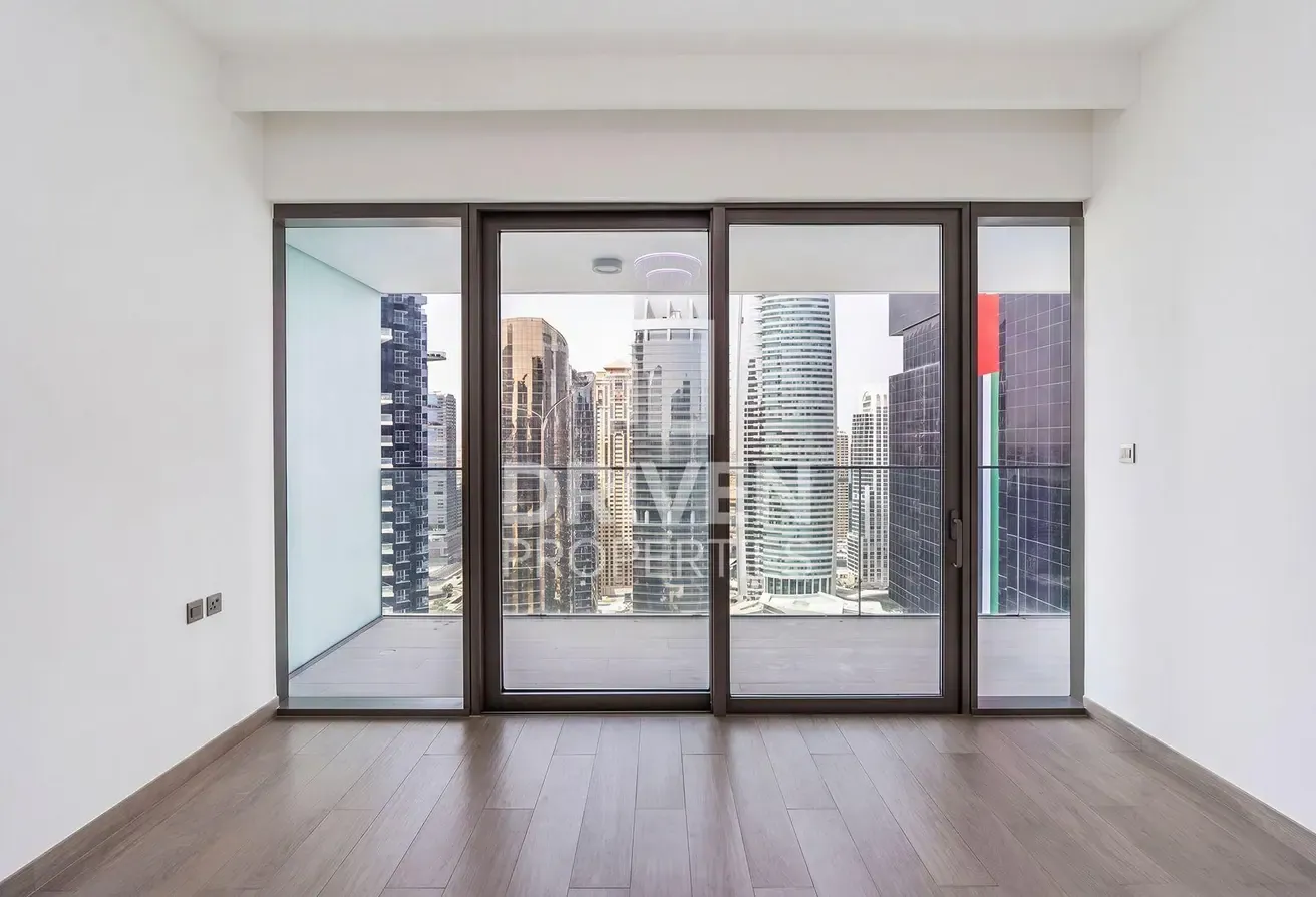 Scenic Lake View | Large Layout | High Floor