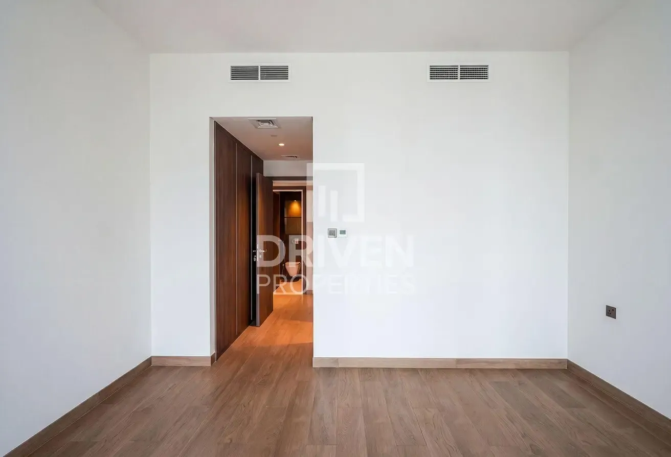 Scenic Lake View | Large Layout | High Floor