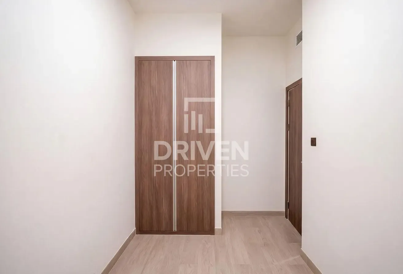 Scenic Lake View | Large Layout | High Floor