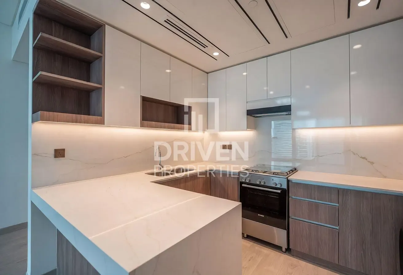 Scenic Lake View | Large Layout | High Floor