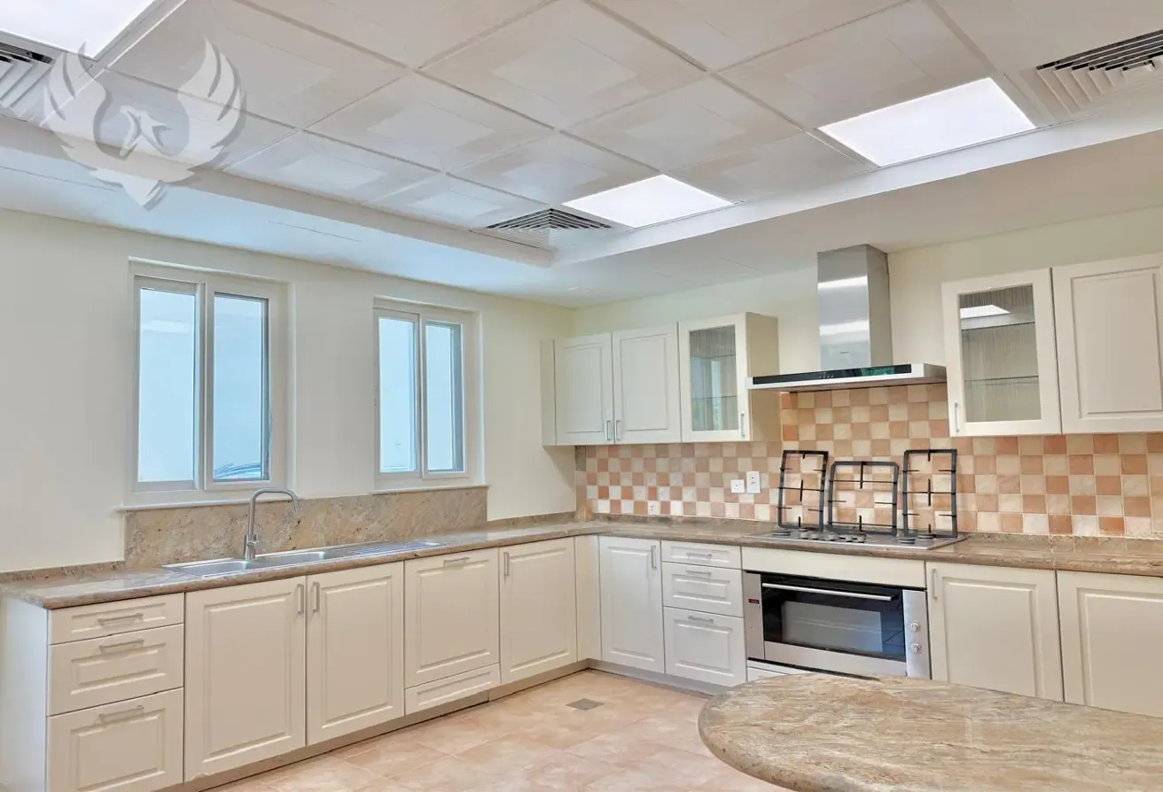 Vacant | 5 Bed w/pool | Golf Course View