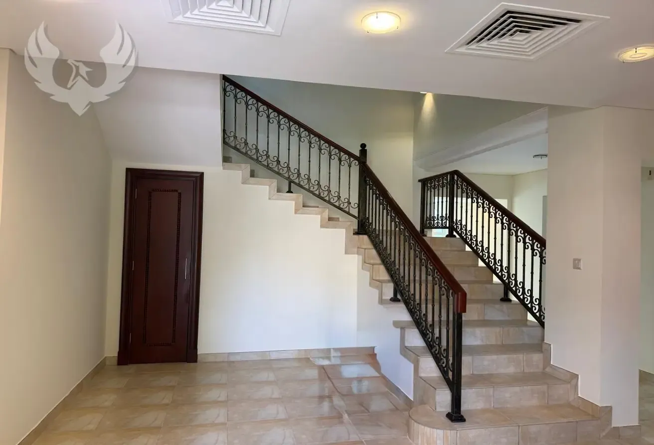 Vacant | 5 Bed w/pool | Golf Course View