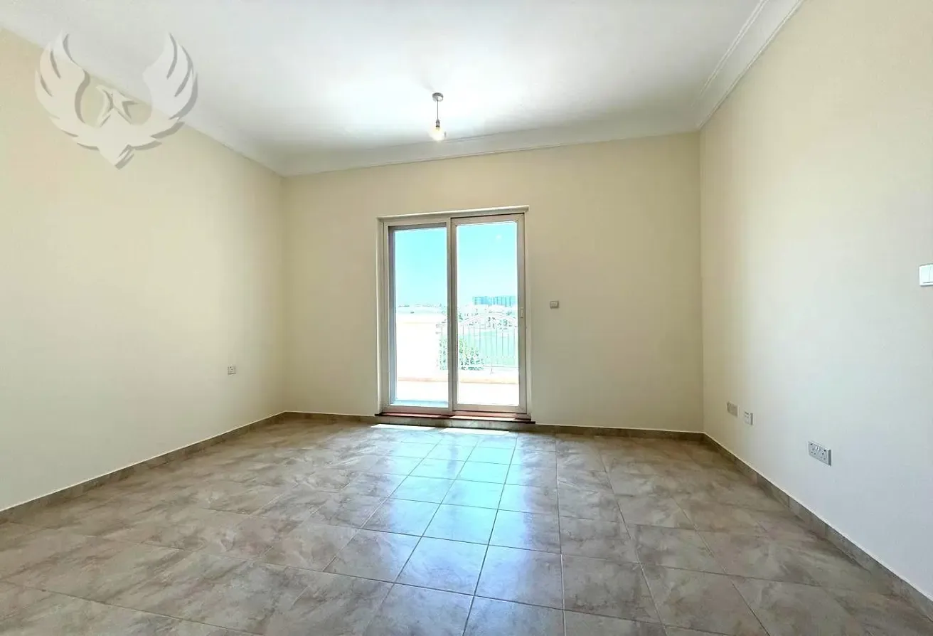 Vacant | 5 Bed w/pool | Golf Course View