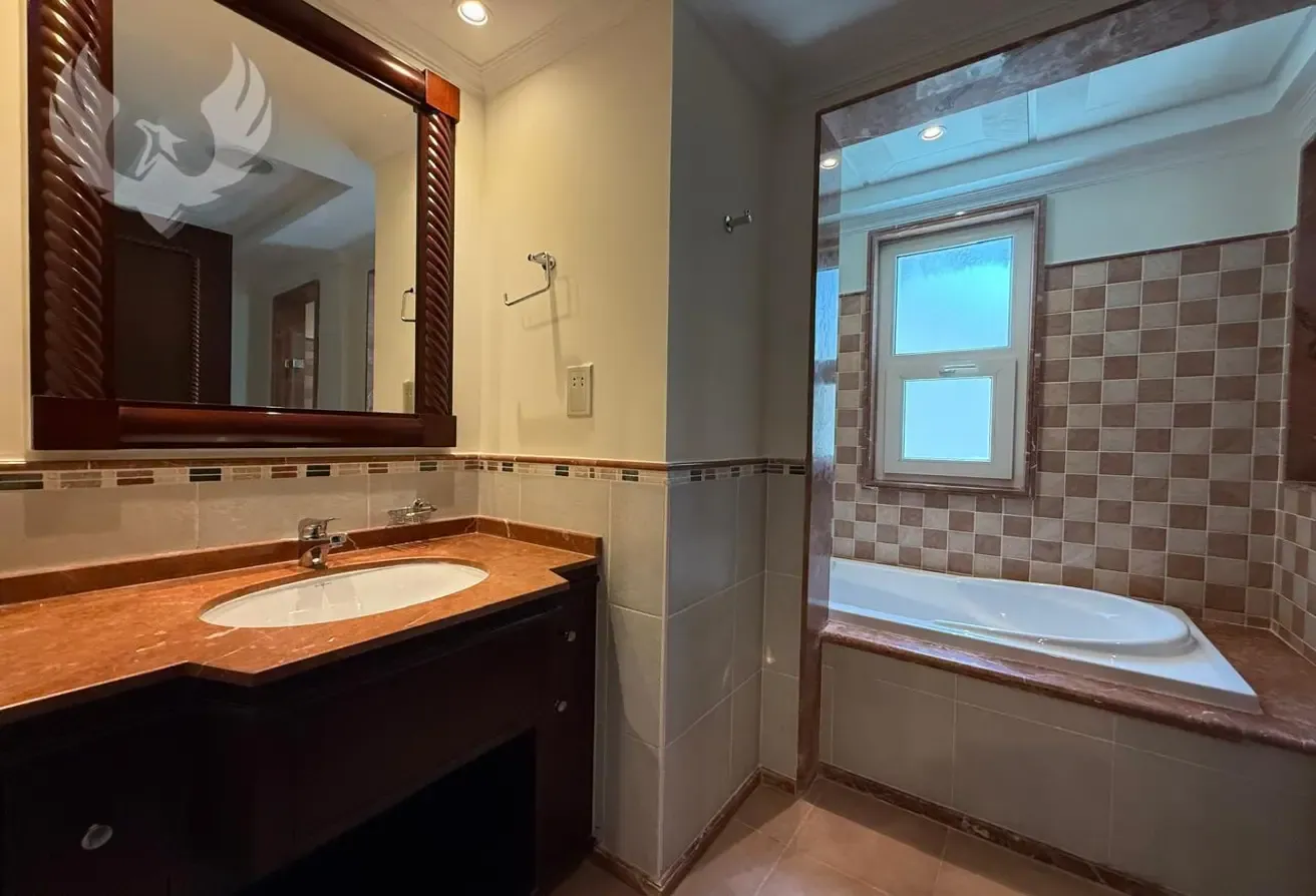 Vacant | 5 Bed w/pool | Golf Course View