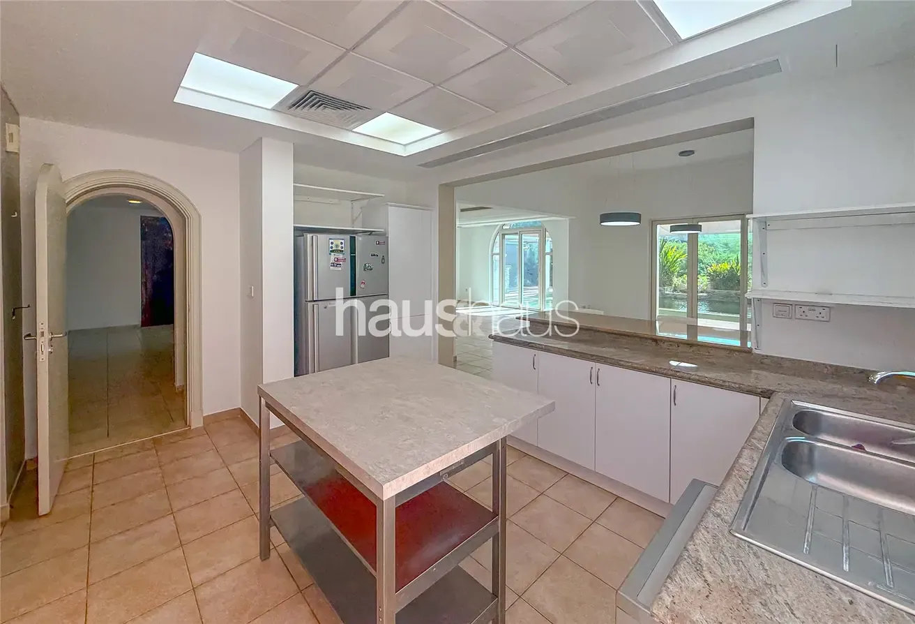 Large Corner Plot C1 | Golf Course View | Pool |