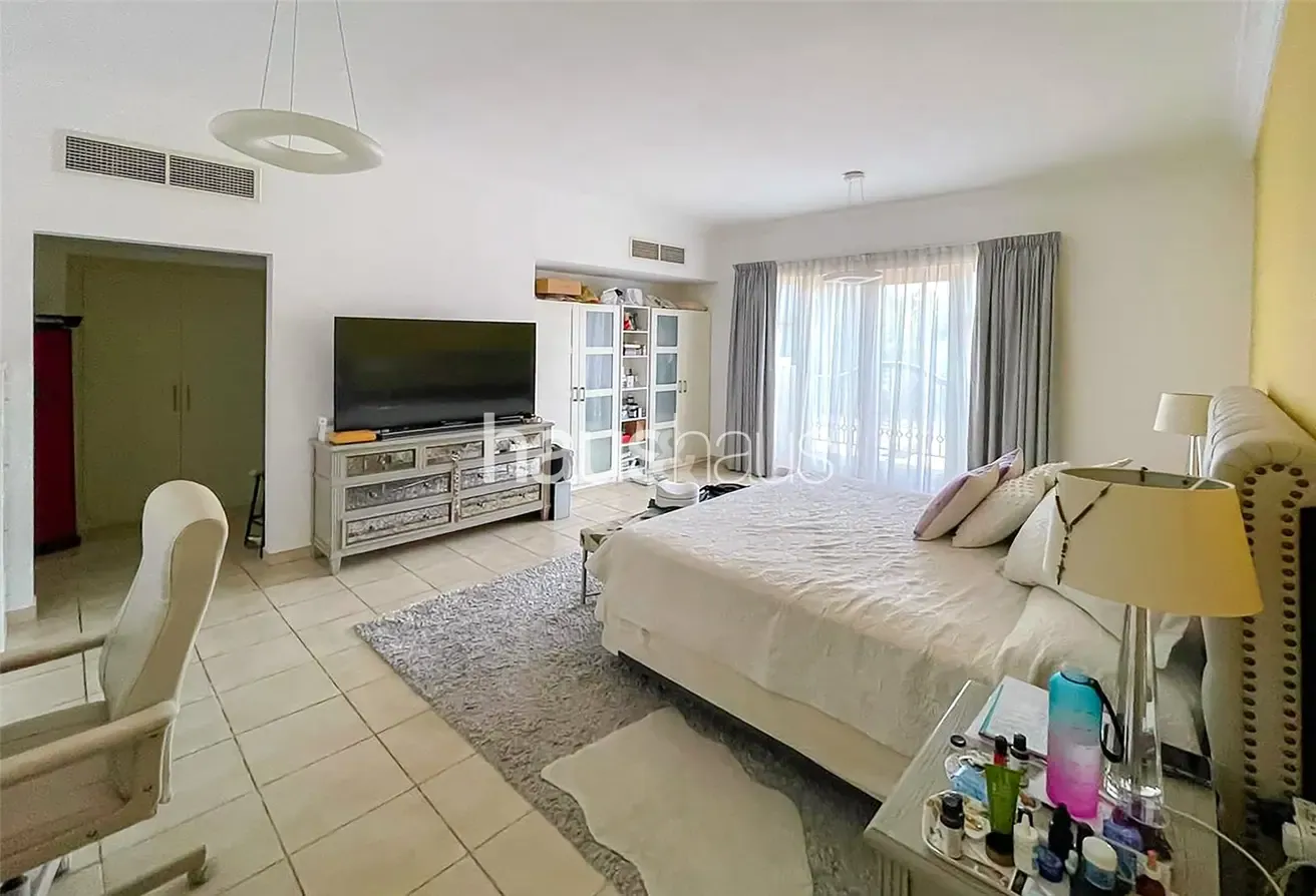 Large Corner Plot C1 | Golf Course View | Pool |