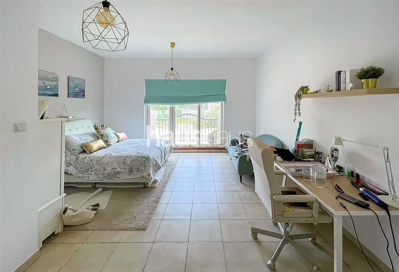 Large Corner Plot C1 | Golf Course View | Pool |