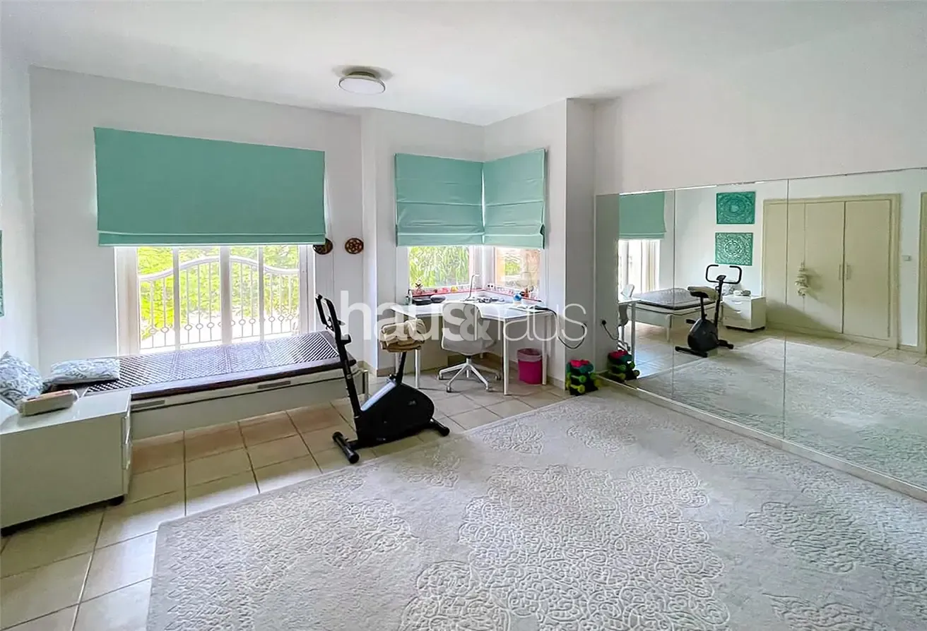 Large Corner Plot C1 | Golf Course View | Pool |