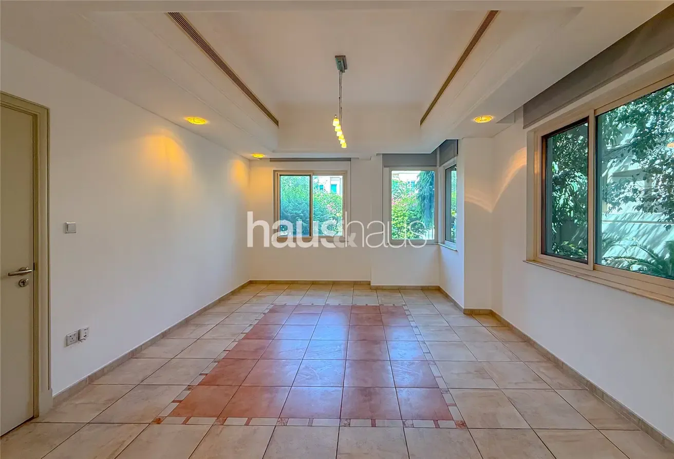 Large Corner Plot C1 | Golf Course View | Pool |