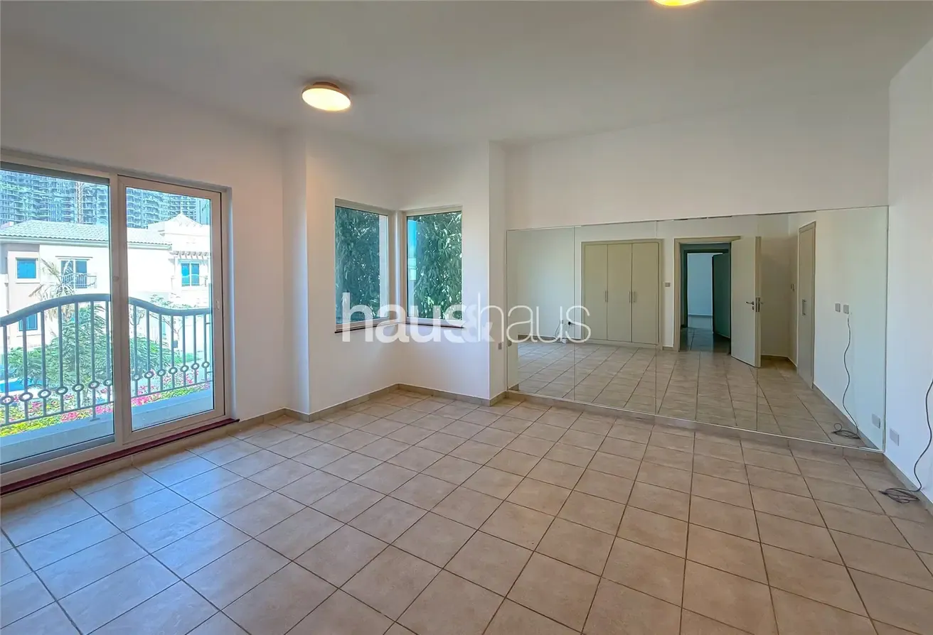 Large Corner Plot C1 | Golf Course View | Pool |