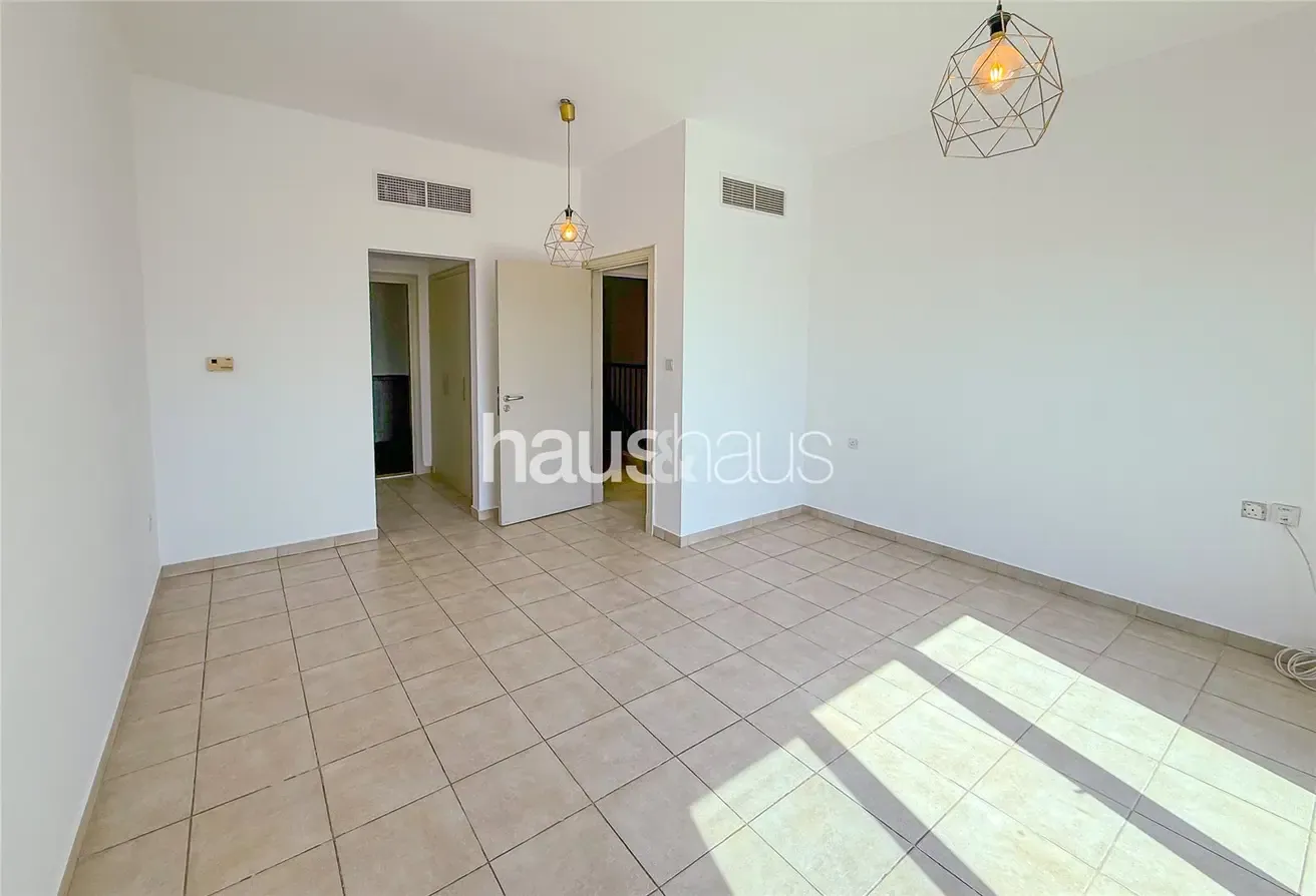 Large Corner Plot C1 | Golf Course View | Pool |