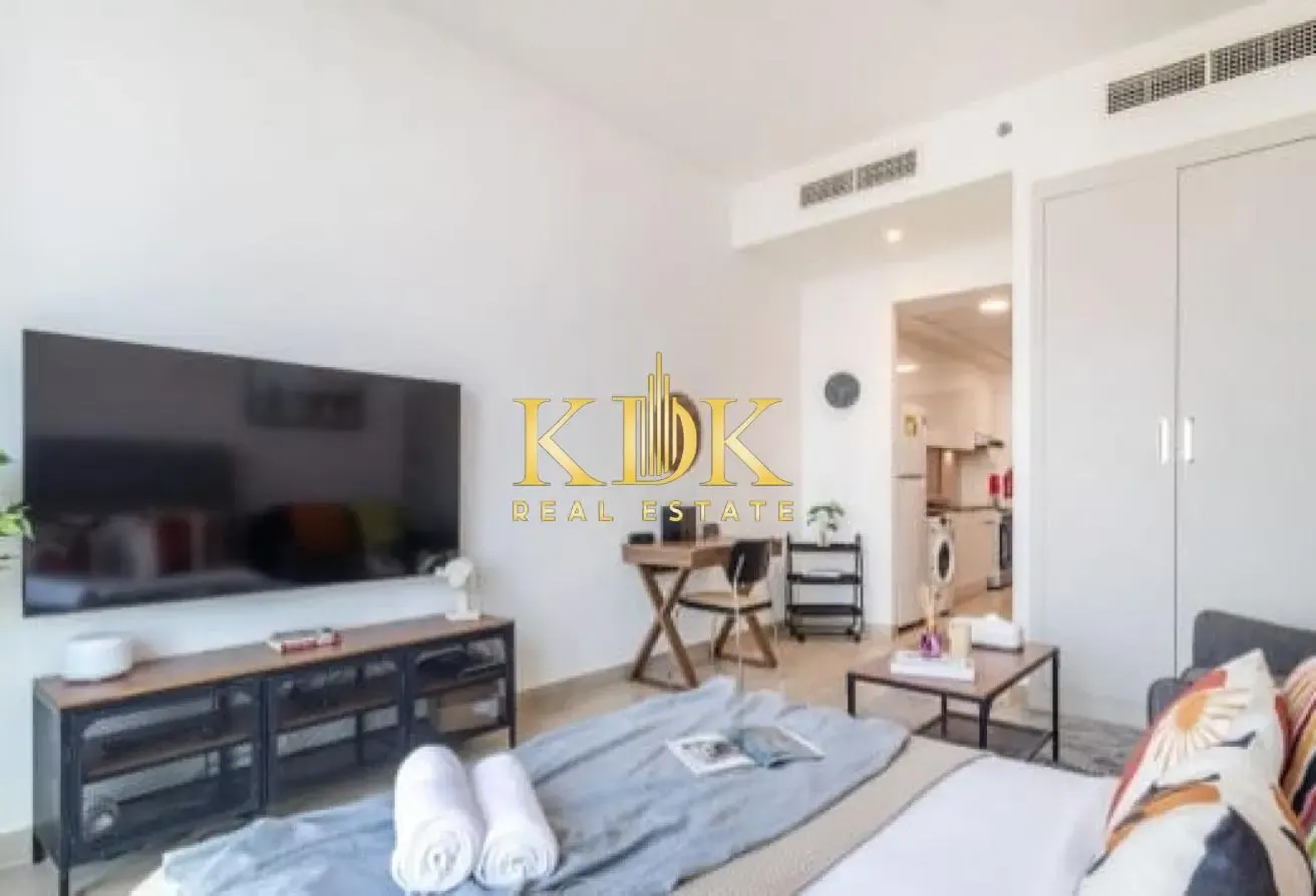 Furnished  Studio | Spacious Unit | Community View