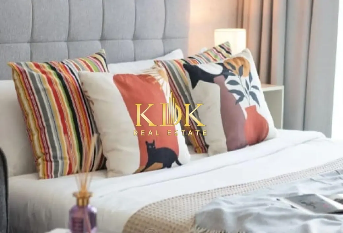 Furnished  Studio | Spacious Unit | Community View