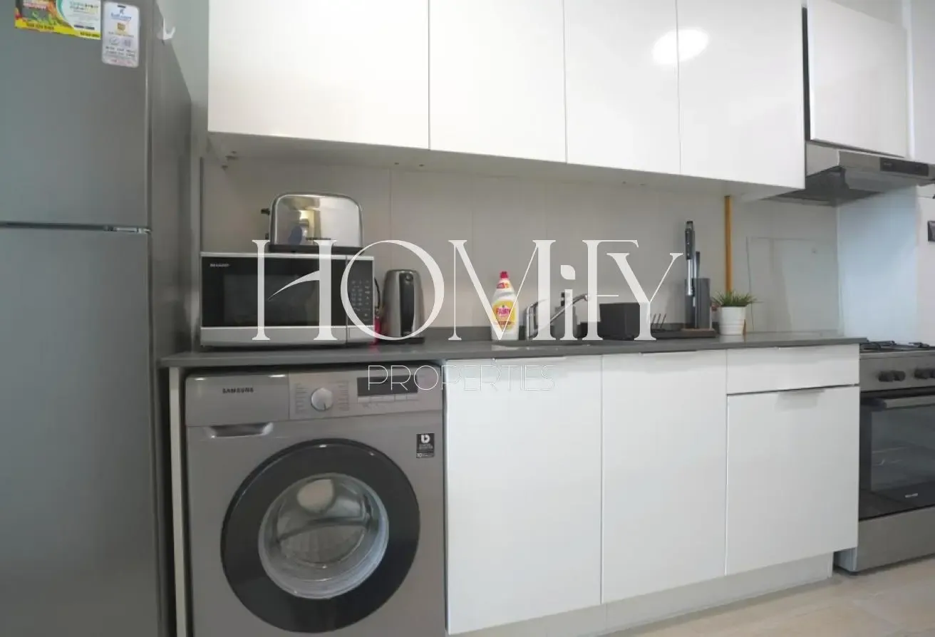 FURNISHED | TOP FLOOR | READY TO MOVE IN