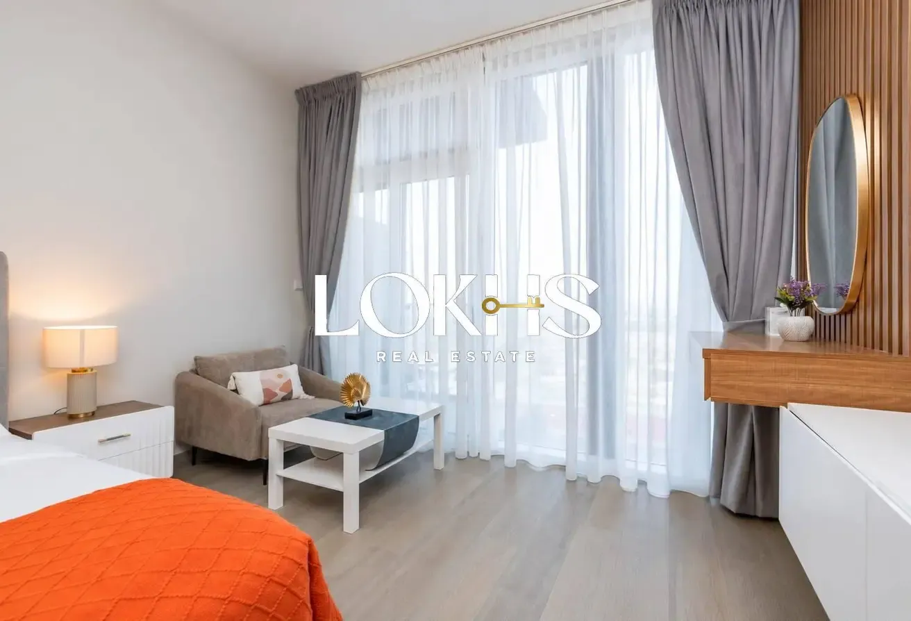 6 Cheques  | Fully Furnished | Low Floor