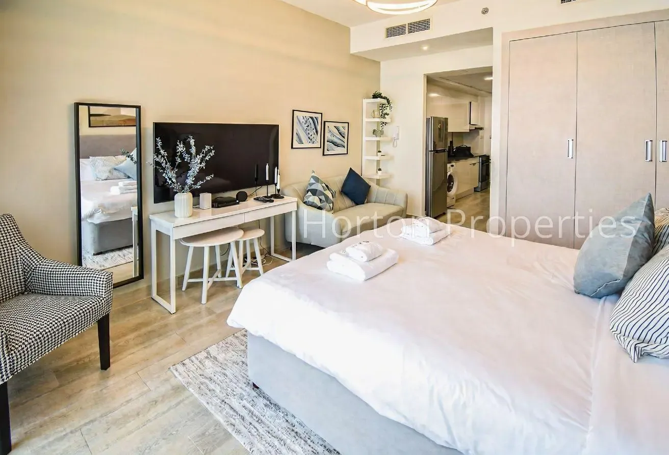 FURNISHED I MODERN I AVAILABLE FROM MAY 26