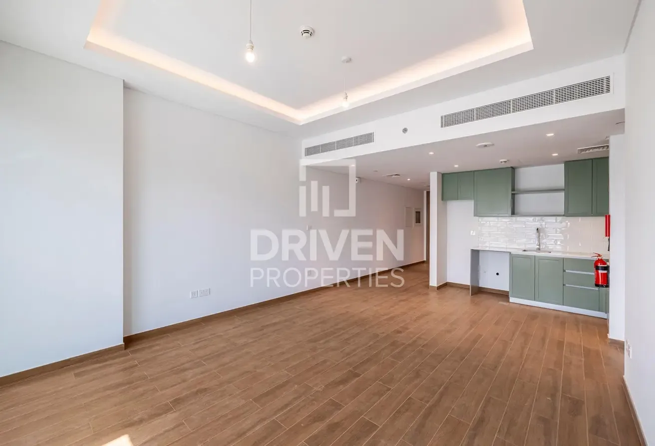 Vacant | Brand New | Large Layout | Modern