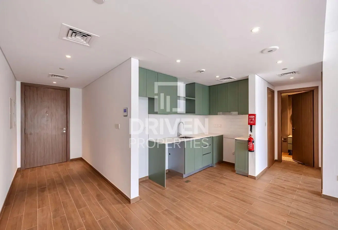 Vacant | Brand New | Large Layout | Modern