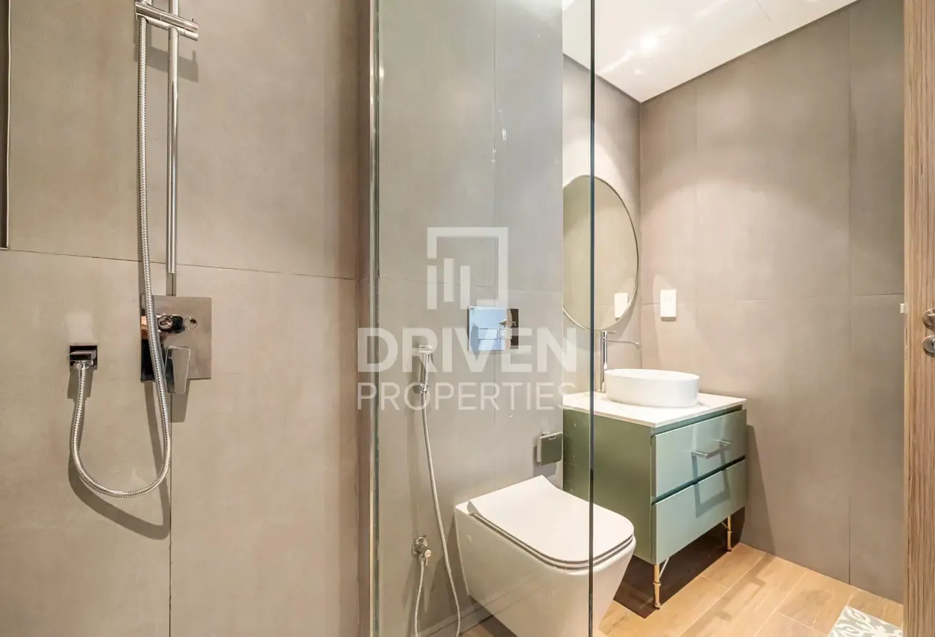 Vacant | Brand New | Large Layout | Modern