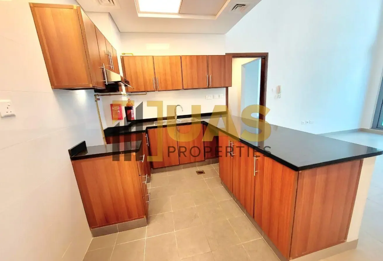 Lavish Bed+30 days free+bachelor allow+parking fre