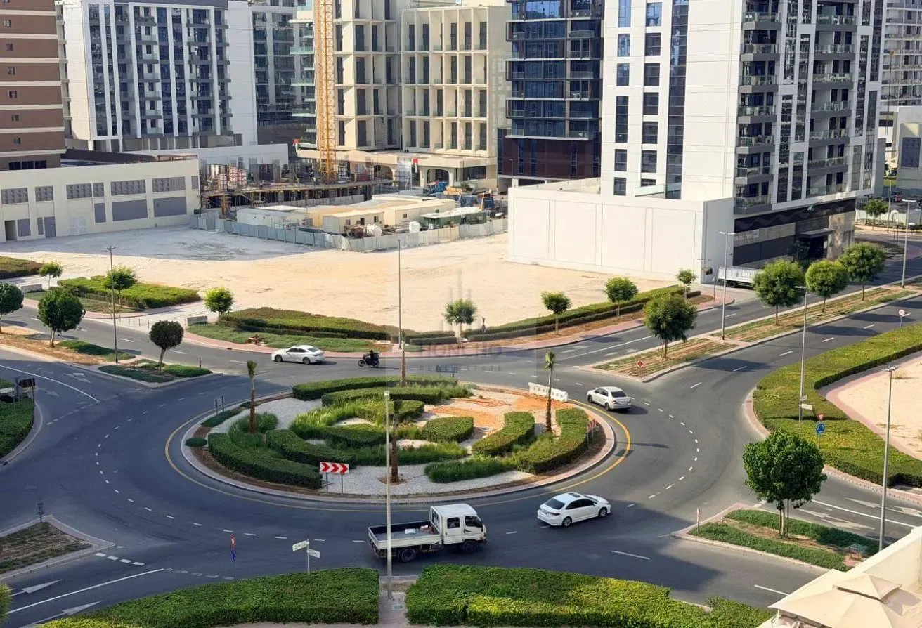 1 BR Apartment in Al Satwa with Landmark Views