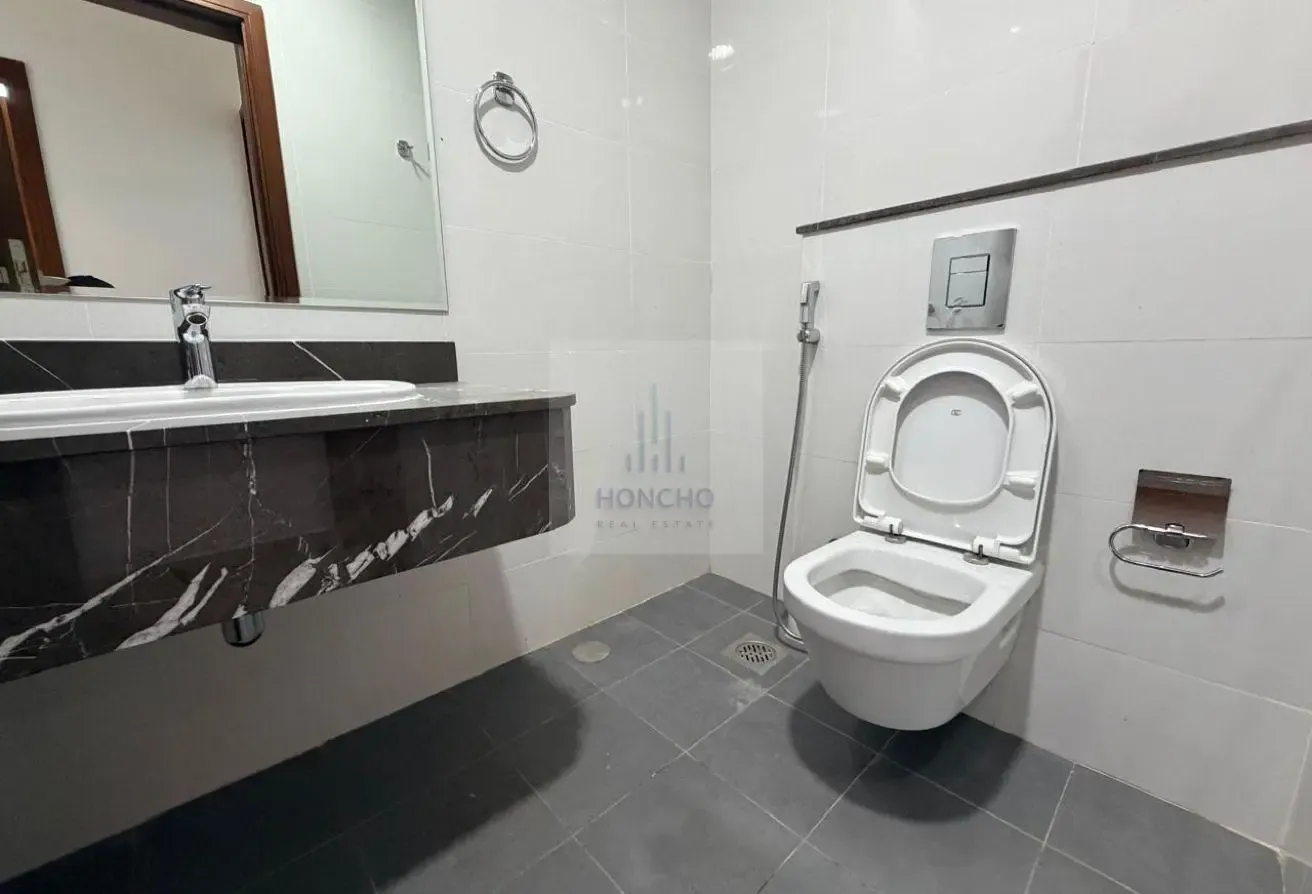 1 BR Apartment in Al Satwa with Landmark Views