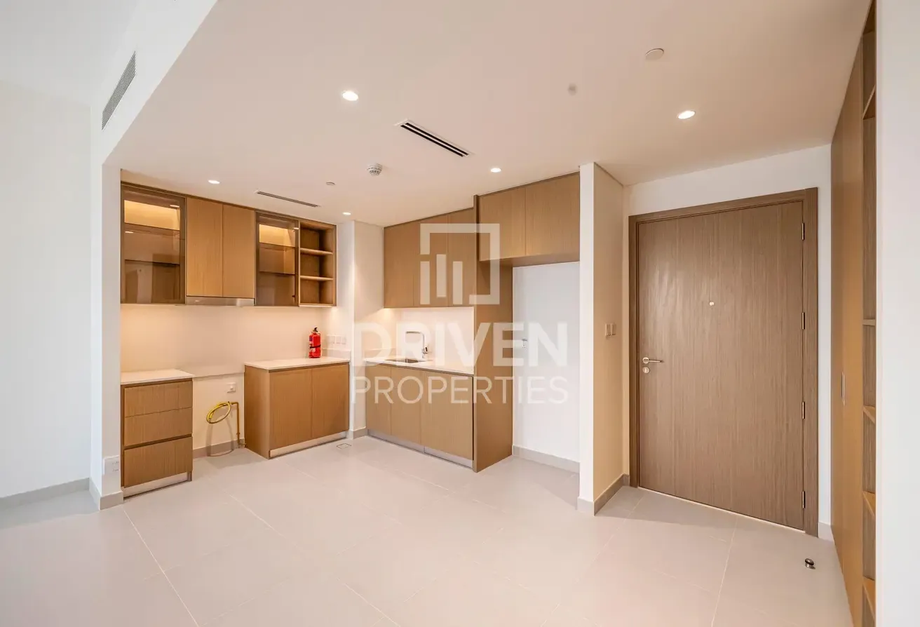 Spacious Layout | Bright | Ready to Move In