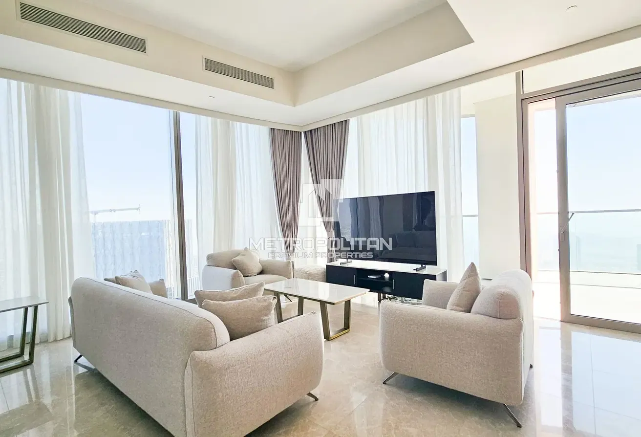 Top Floor | Prime Location | Ready to Move