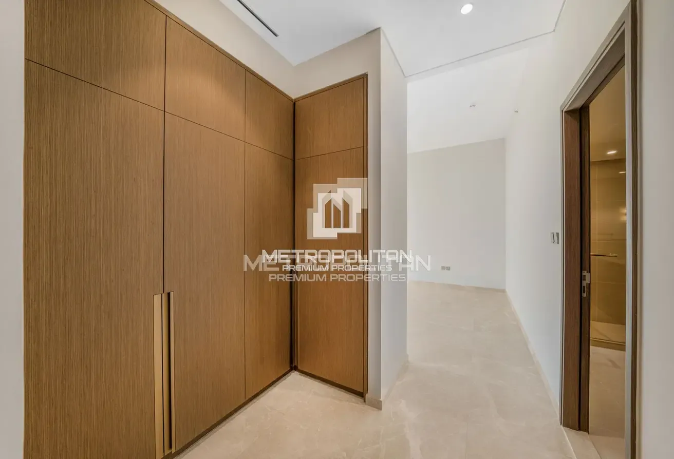 Top Floor | Prime Location | Ready to Move