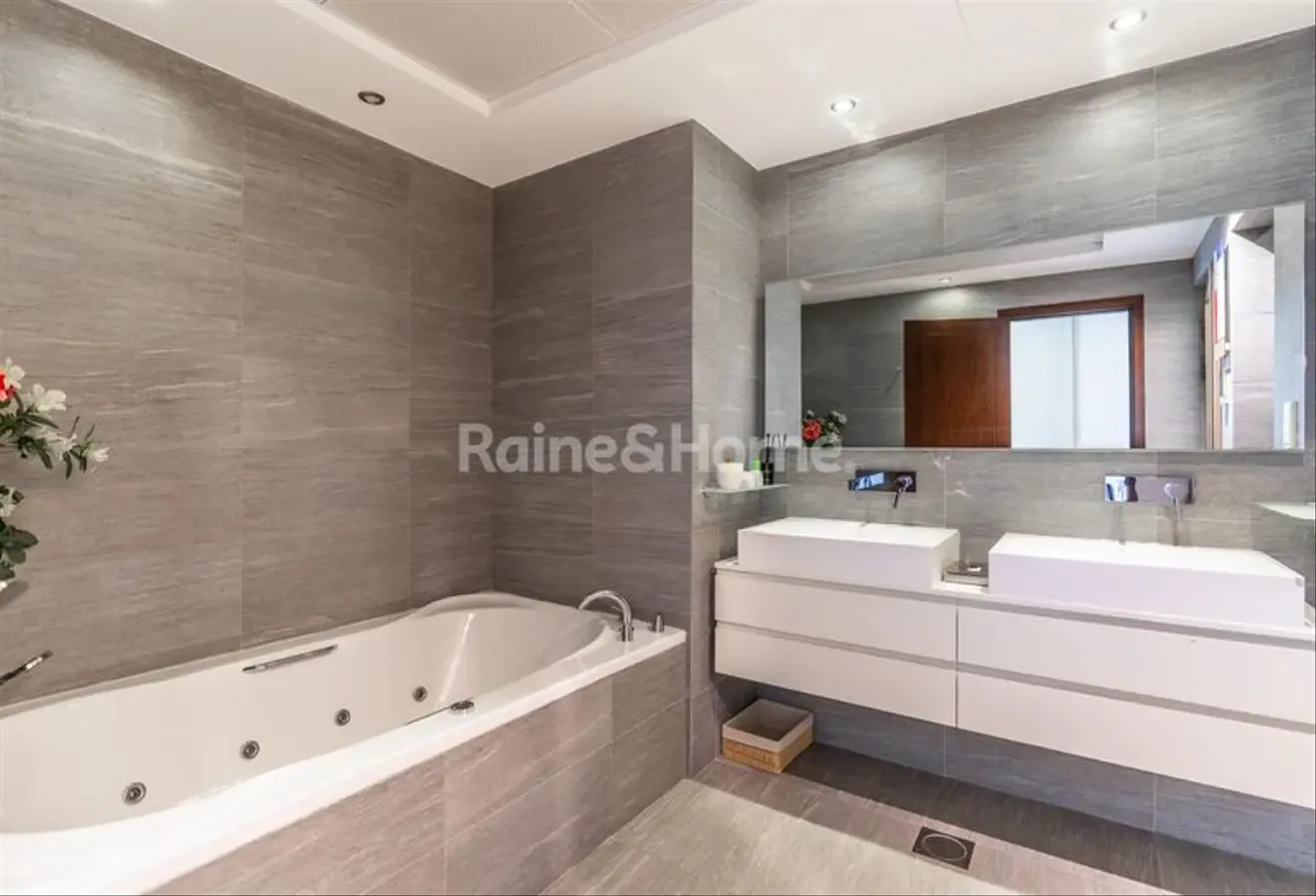 Penthouse | 4 bed+ study | Full Burj View