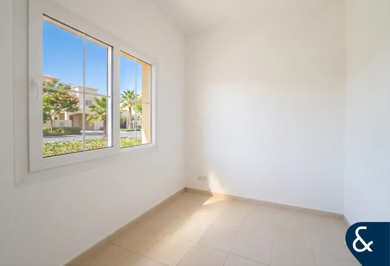 Lake View | Well Maintained | 3 Bedroom