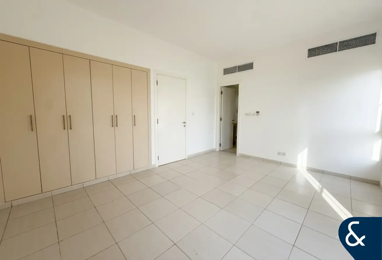 Lake View | Well Maintained | 3 Bedroom
