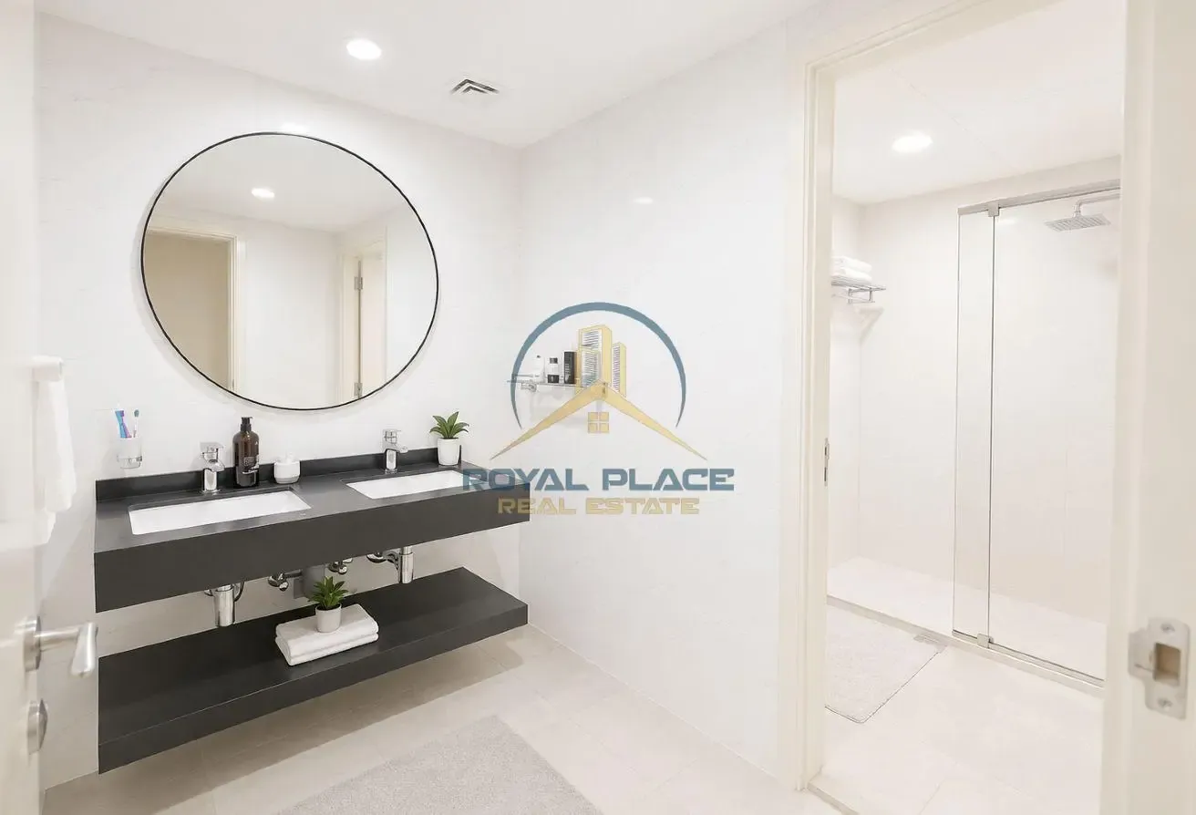 LAKE FACING | UPGRADED | WELL MAINTAINED | MIDDLE
