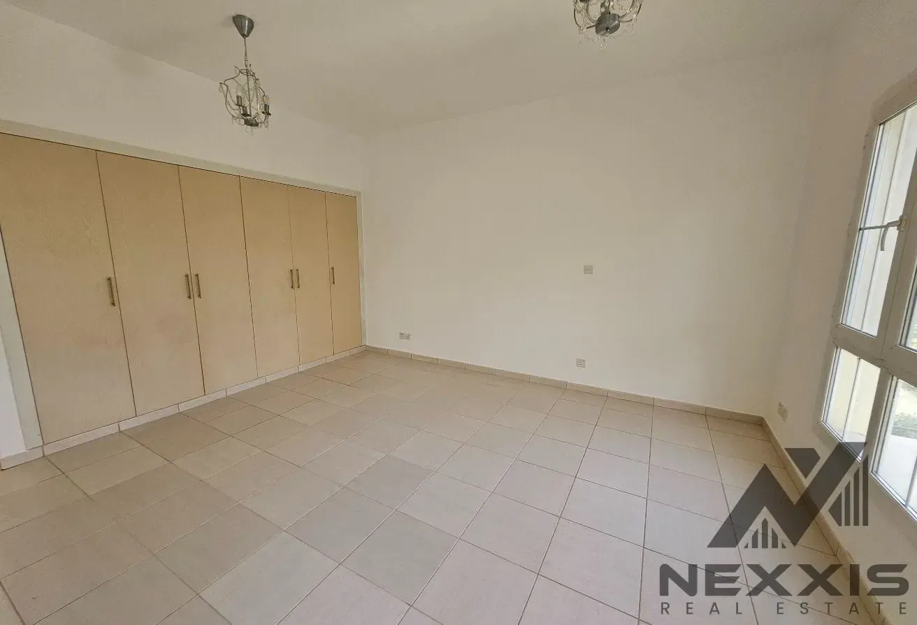 Lake View - Upgraded Kitchen and Bathrooms