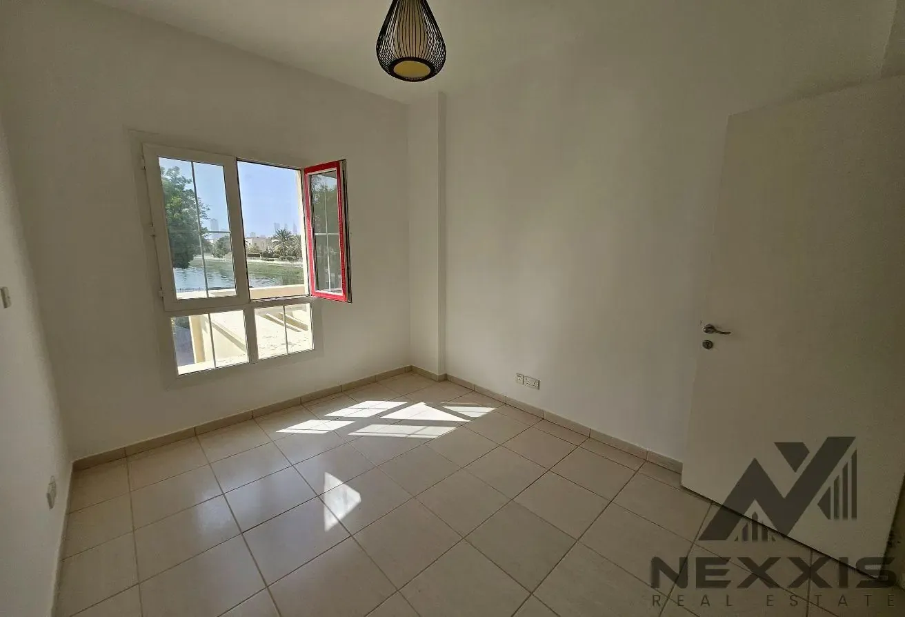 Lake View - Upgraded Kitchen and Bathrooms