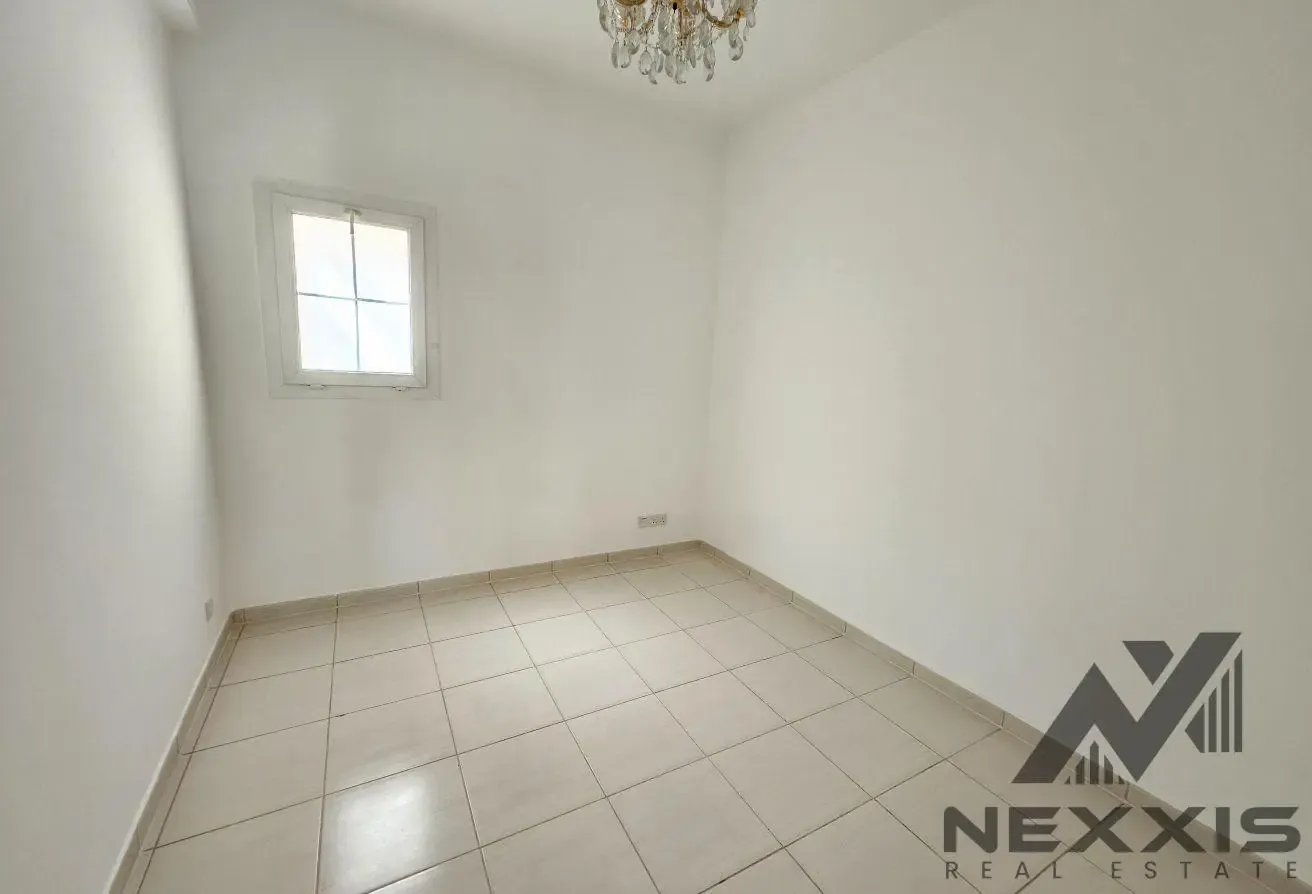 Lake View - Upgraded Kitchen and Bathrooms